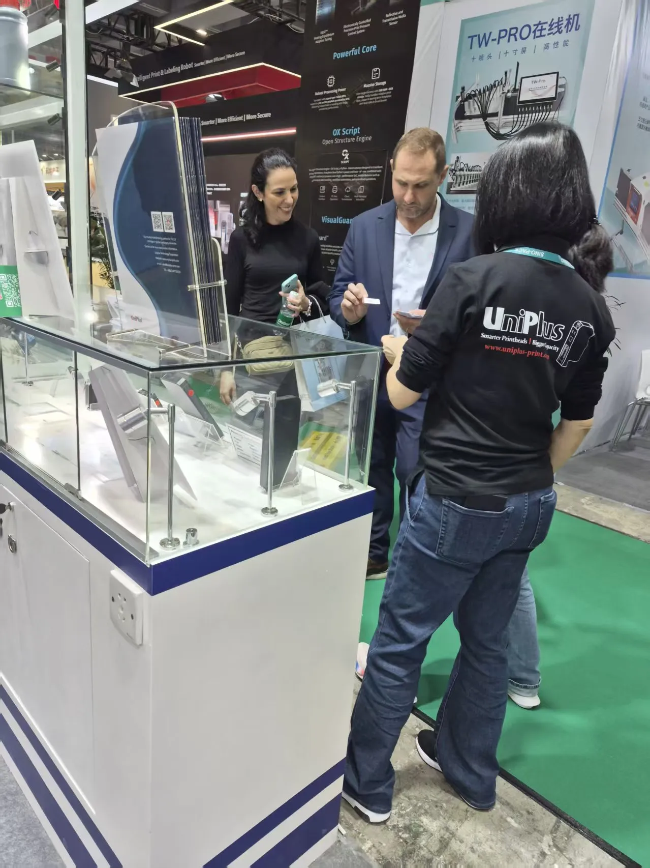 SINO-PACK-2026-Booth-Visitor-Discussion-UniPlus